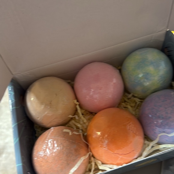 Two Boxes Bath Bomb ReechTree with Toys - Picture 5 of 5